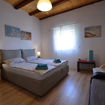 Tranquil - With Terrace Apartment *