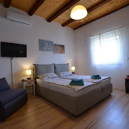 Tranquil - With Terrace Apartment Rovinj